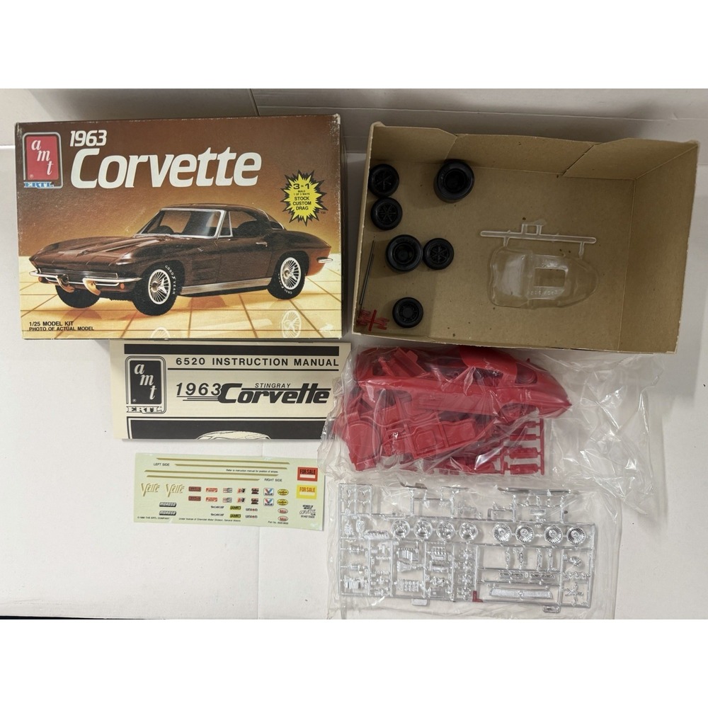 Vintage AMT ERTL 1963 Corvette Stingray 3 in 1 1/25 Scale Model Kit Open Box - Picture 3 of 3